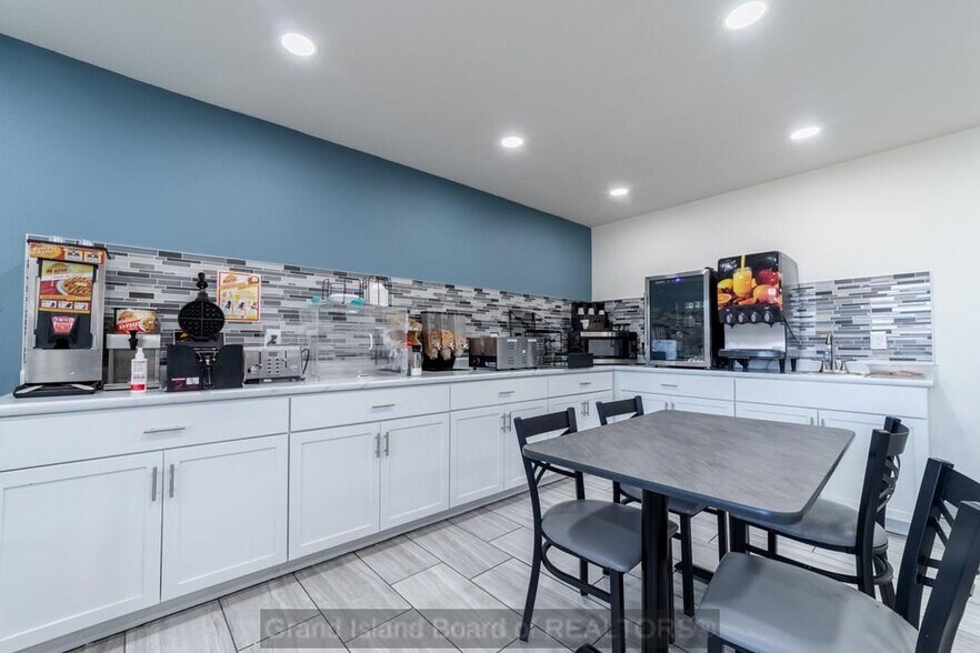 More Photos Of 3205 S Locust St, Grand Island Hotel For Sale