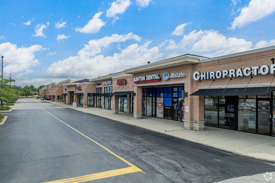 More Photos Of 1137-1167 N Eola Rd, Aurora Unknown For Lease