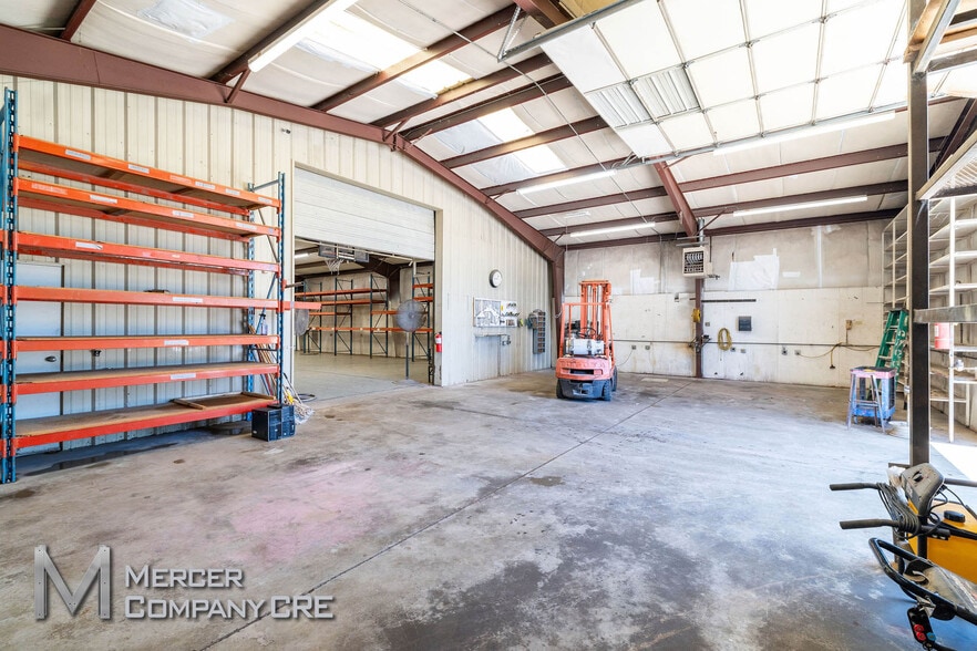 More Photos Of 10108 NW 10th St, Yukon Warehouse For Sale