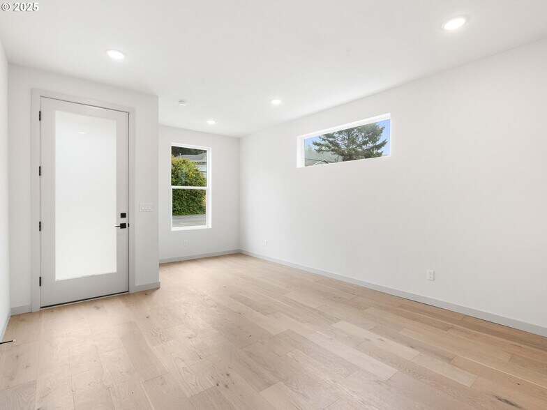 More Photos Of 305 Jetty ave, Lincoln City Multifamily For Sale