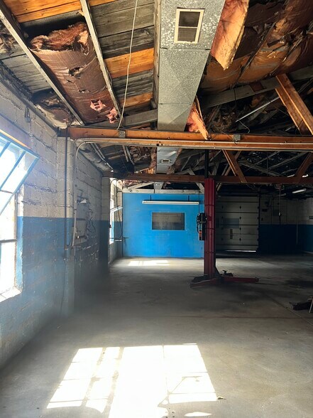 More Photos Of 33 E Baltimore St, Hagerstown Auto Repair For Lease