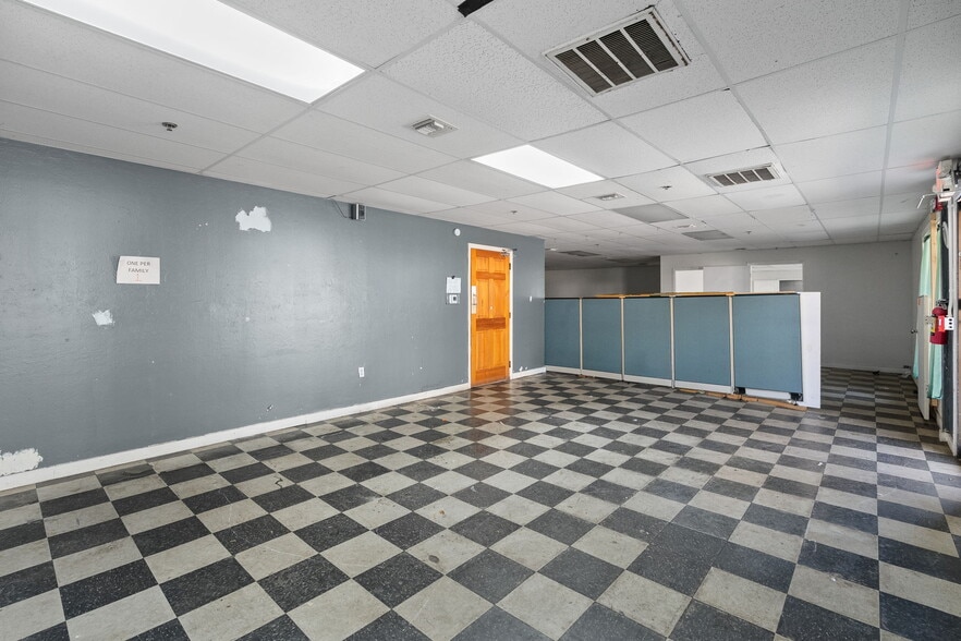 More Photos Of 2120 Collier Ave, Fort Myers Unknown For Lease