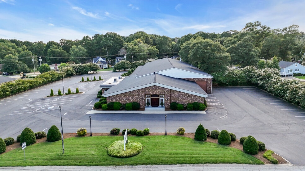 More Photos Of 313 N Main St, Simpsonville Freestanding For Sale