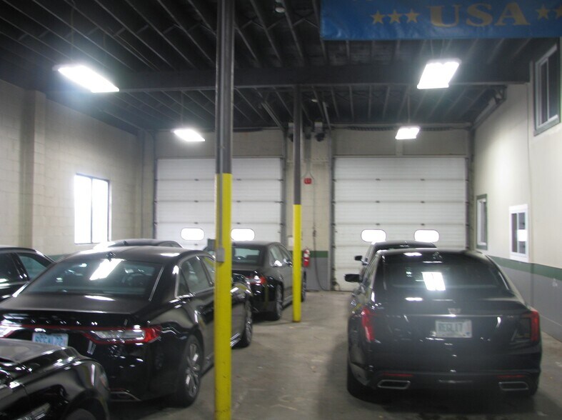 More Photos Of 34 Lafayette Rd, North Hampton Freestanding For Lease