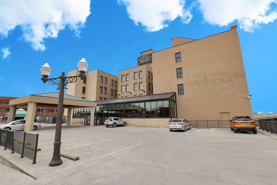 More Photos Of 301 Broadway, Lorain Hotel For Lease