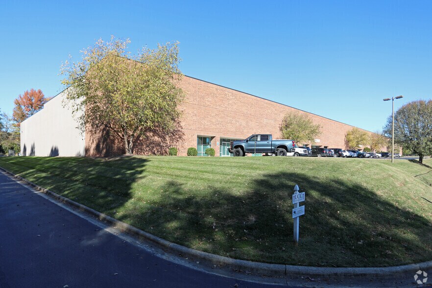 More Photos Of 6348 Burnt Poplar Rd, Greensboro Warehouse For Lease