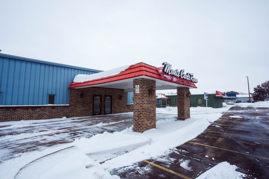 More Photos Of 720 N Wisconsin Ave, Elkhorn Restaurant For Sale