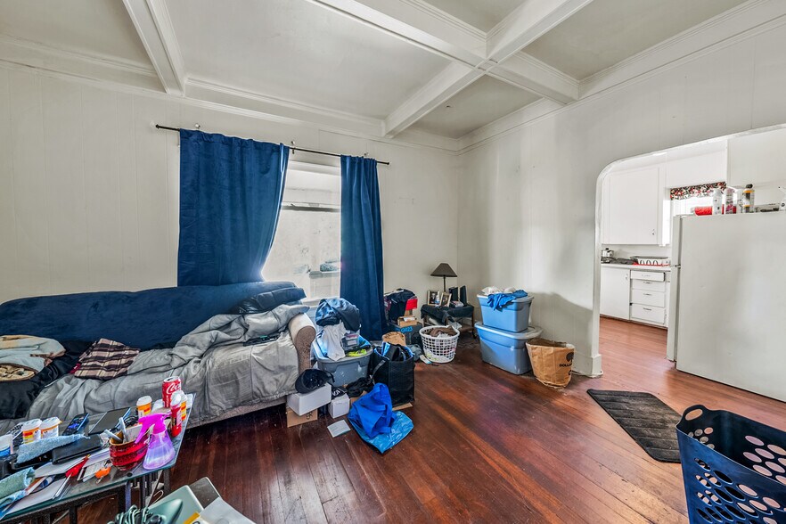 More Photos Of 807 NW 5th St, Grants Pass Apartments For Sale