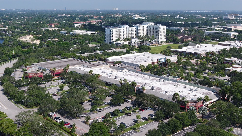 More Photos Of 801 S University Dr, Plantation General Retail For Lease