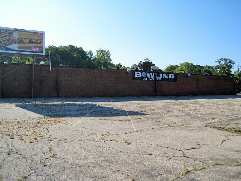 More Photos Of 18310 Euclid Ave, Cleveland Bowling Alley For Sale