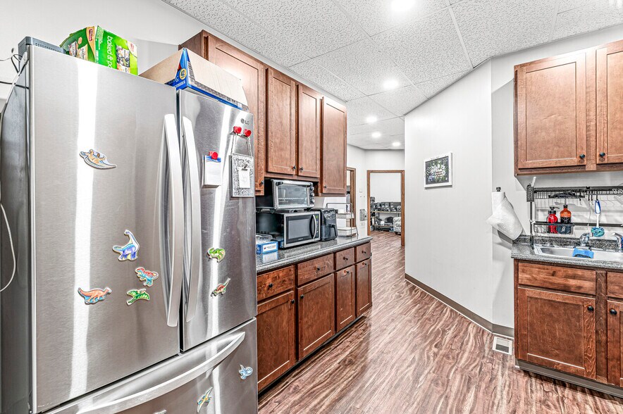 More Photos Of 4022 Arbor Ln, New Palestine Medical For Lease