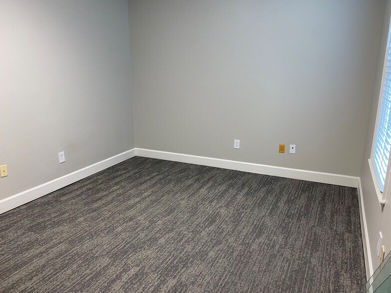 More Photos Of 690 Village Trce NE, Marietta Office For Lease