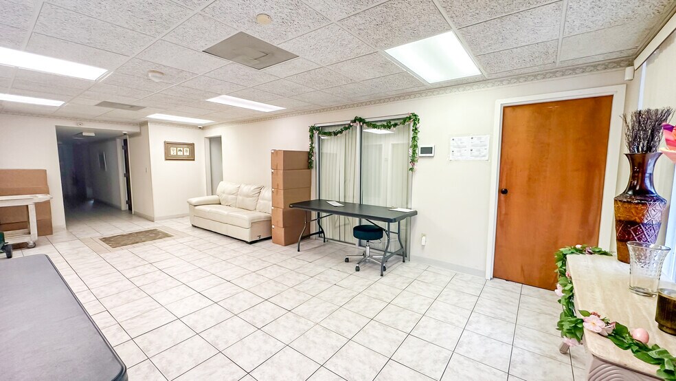 More Photos Of 1520 E Gary Rd, Lakeland Office For Lease