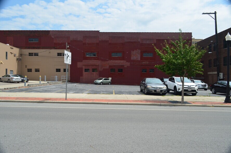 More Photos Of 125 W North St, Lima Office For Sale
