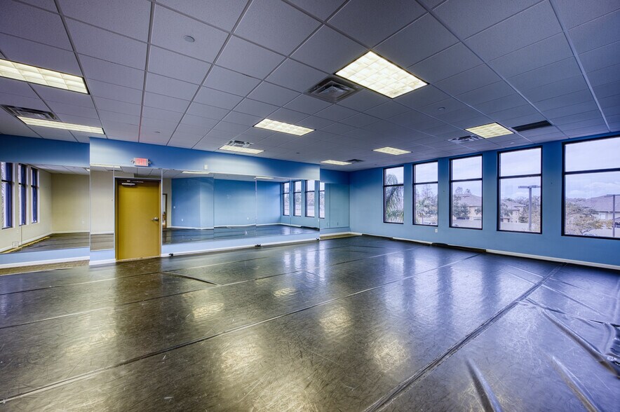 More Photos Of 8200-8250 66th St N, Pinellas Park Unknown For Lease