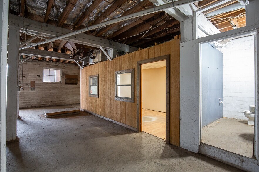 More Photos Of 765 E Washington St, Monticello Auto Repair For Sale