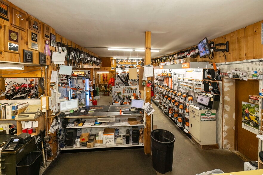 More Photos Of 901 Bay St, Port Orchard Storefront For Sale