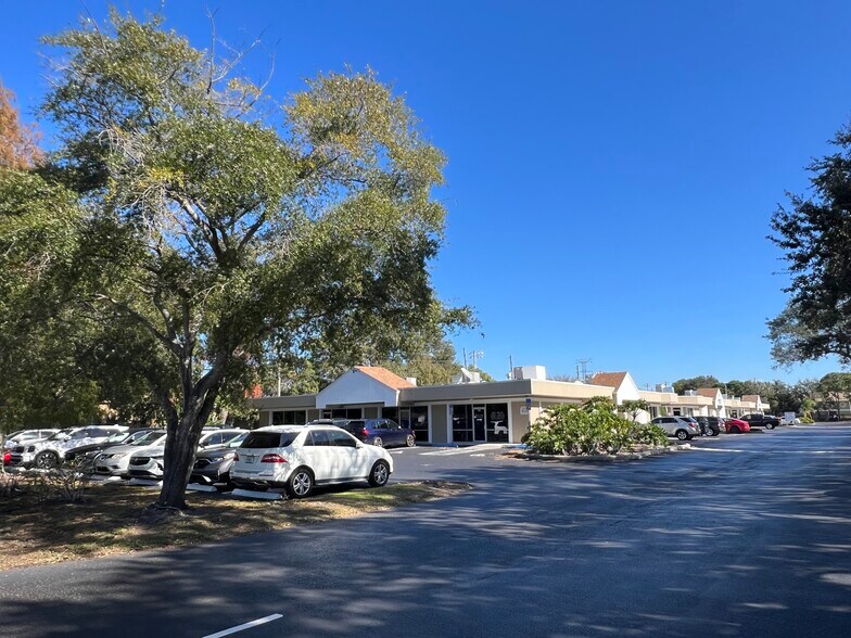 More Photos Of 13787 Belcher Rd, Largo Medical For Lease