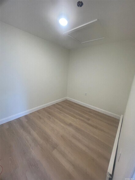 More Photos Of 320 Main St, Center Moriches Storefront Retail Residential For Lease