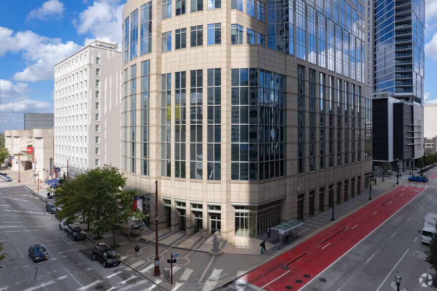 More Photos Of 717 Texas Ave, Houston Office For Lease