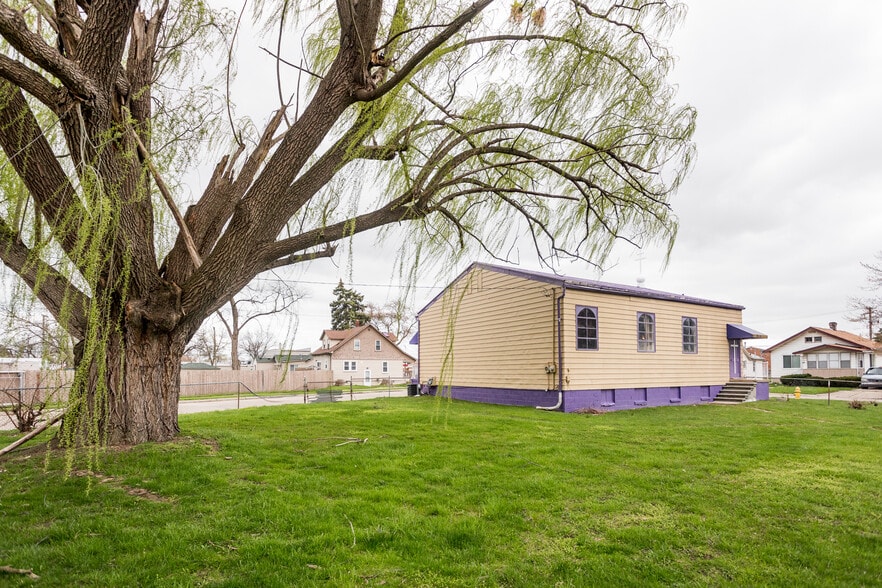 More Photos Of 14873 Collinson St, Eastpointe Religious Facility For Sale