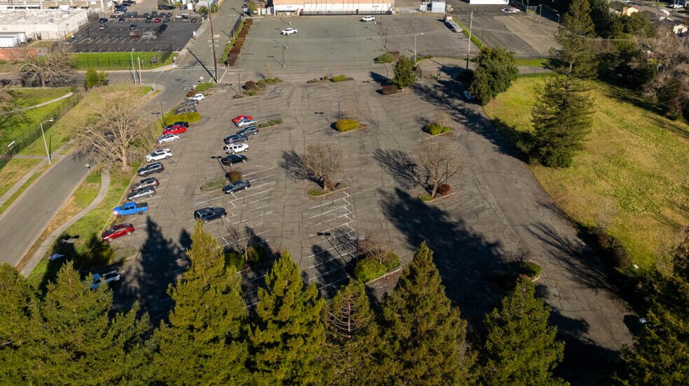 More Photos Of Northpoint Pky, Santa Rosa Land For Lease