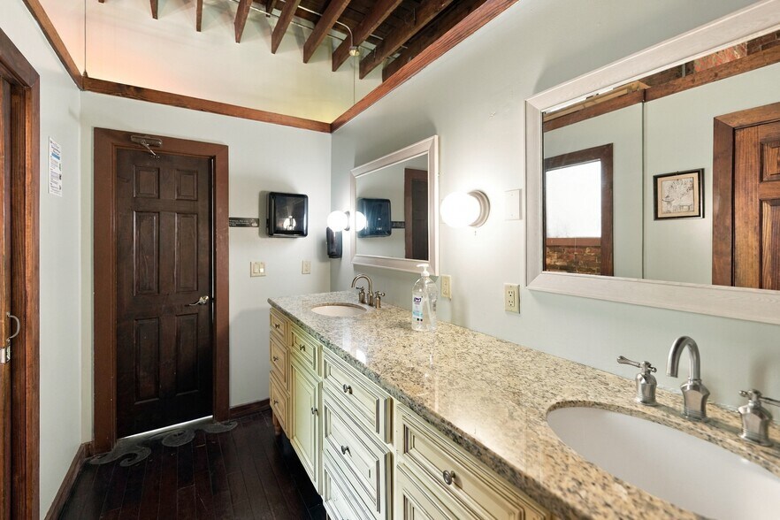 More Photos Of 1602-1608 Walnut St, Jacksonville Restaurant For Sale