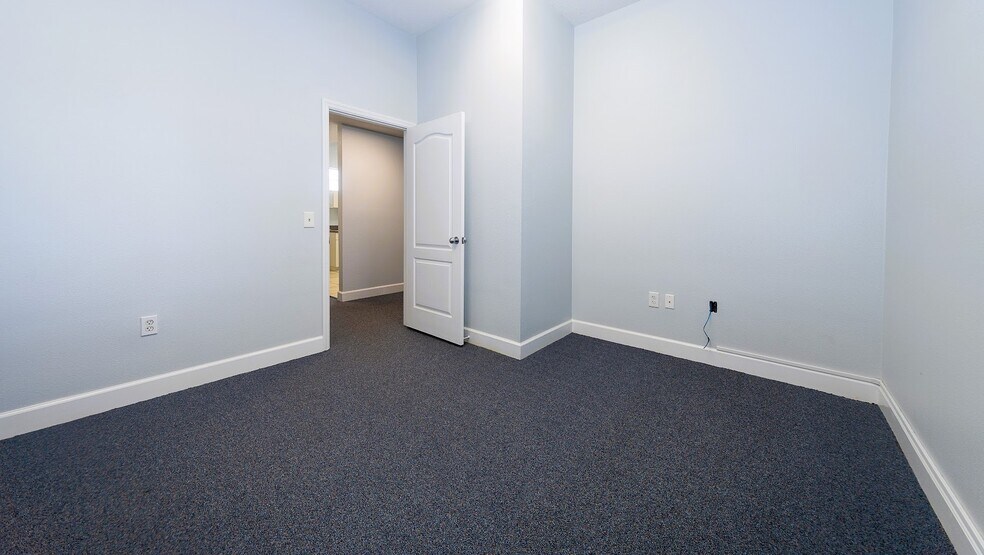 More Photos Of 2001 Manatee Ave E, Bradenton Office For Lease