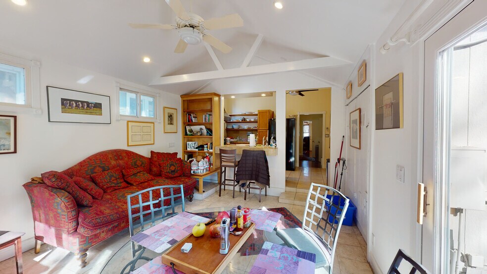 More Photos Of 1607 E 7th St, Austin Office For Sale