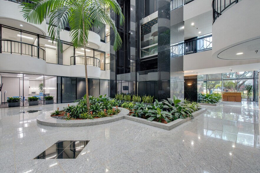 More Photos Of 1880 Dairy Ashford Rd, Houston Office For Lease