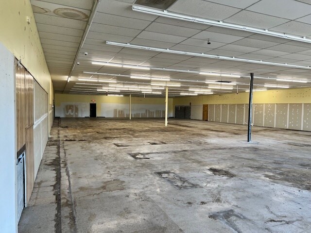 More Photos Of 1029 S Main St, Woodstock Unknown For Lease