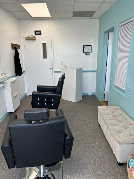 More Photos Of 1060 Osgood St, North Andover Storefront Retail Office For Lease