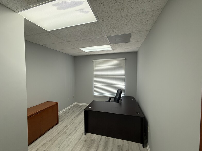 More Photos Of 2185-2187 3rd St S, Jacksonville Beach Office For Lease