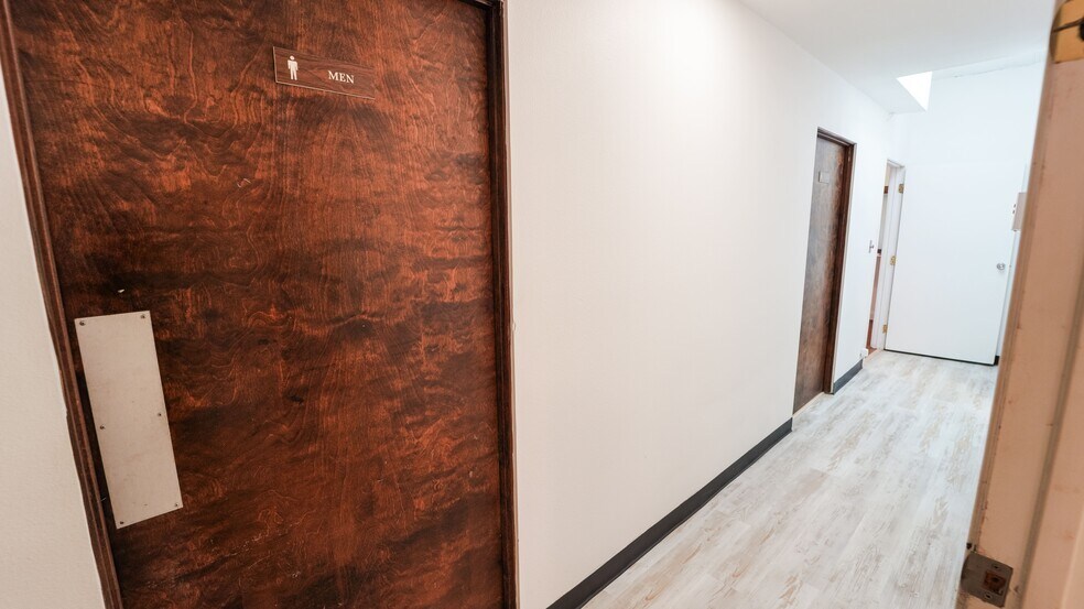 More Photos Of 1900 E Warner Ave, Santa Ana Light Manufacturing For Lease