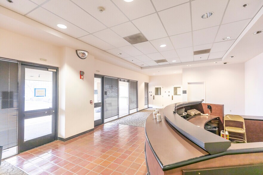 More Photos Of 201 N Sunrise Ave, Roseville Research And Development For Sale