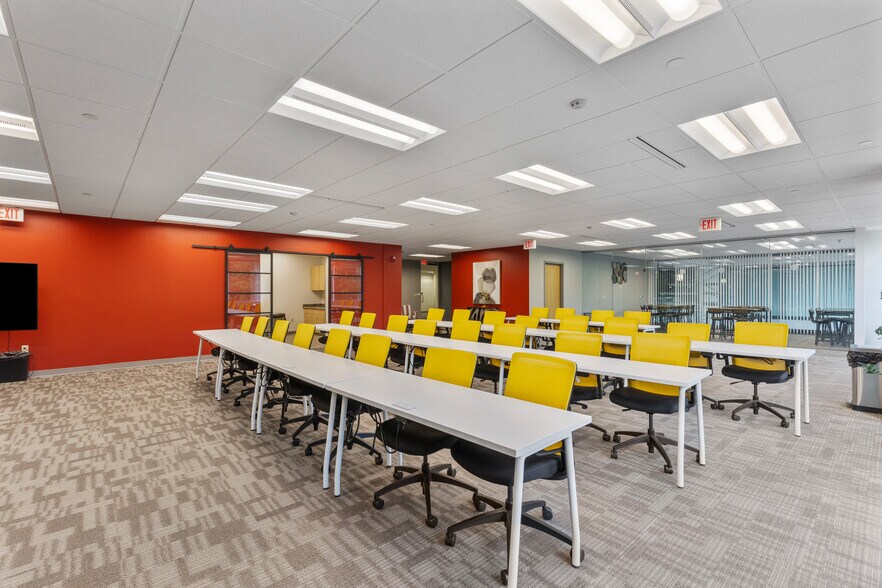 More Photos Of 1 Penn Center Blvd, Pittsburgh Unknown For Lease