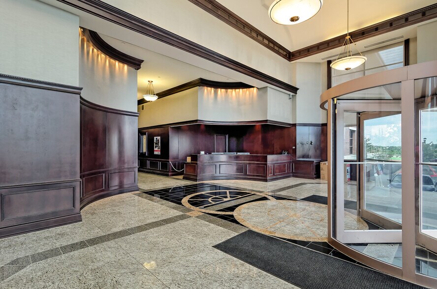More Photos Of 710 W Roselawn Dr, Rogers Office For Sale