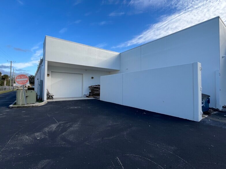 More Photos Of 1892 SE Federal Hwy, Stuart Storefront Retail Office For Sale