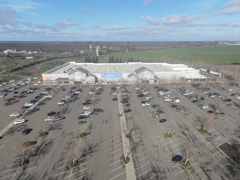 More Photos Of 115 E Dorset Dr, Dixon Freestanding For Lease