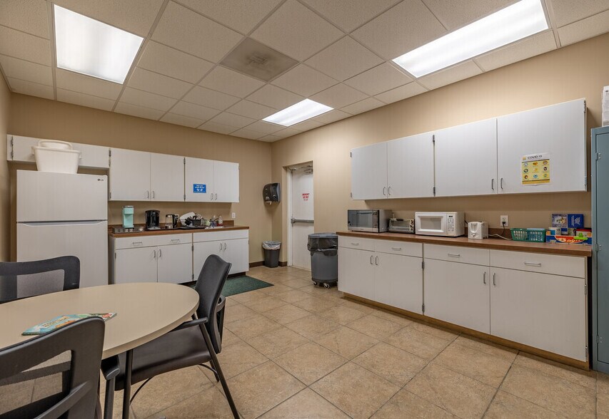 More Photos Of 4708 NW Capital Cir NW, Tallahassee Flex For Sale