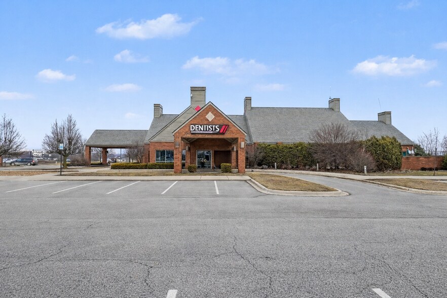 Primary Photo Of 15555 Silver Pky, Fenton Medical For Sale