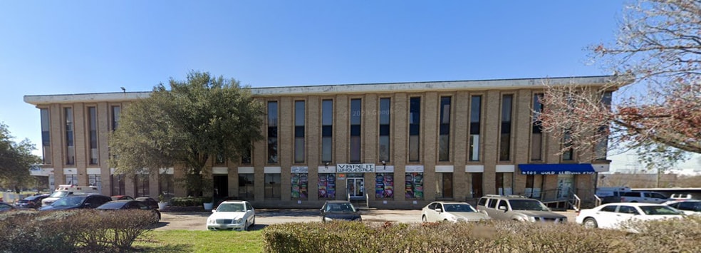 More Photos Of 7400 Harwin Dr, Houston Office For Sale