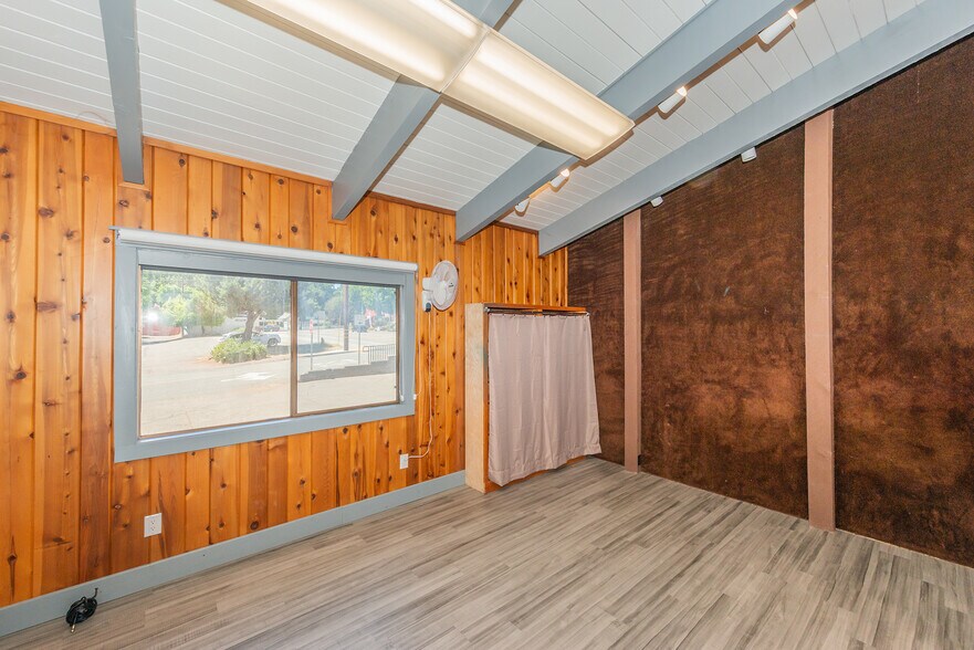 More Photos Of 30890 CA-3, Weaverville Office For Sale