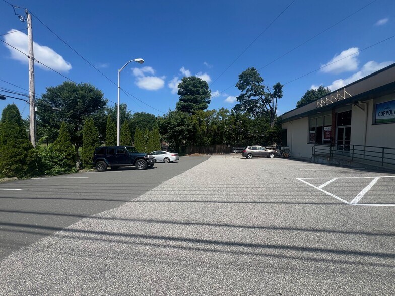 More Photos Of 800-808 E Boston Post Rd, Mamaroneck Storefront For Lease