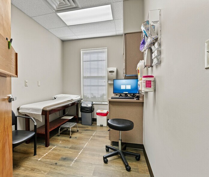 More Photos Of 357-359 Williamson Rd, Mooresville Medical For Sale