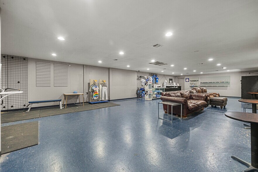 More Photos Of 505 County Line Rd, Rockwall Flex For Sale