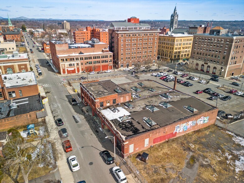 More Photos Of 158 Chestnut St, Holyoke Service Station For Sale