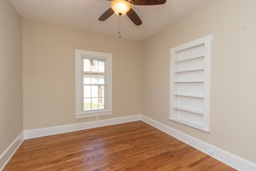 More Photos Of 422 E Main St, Brownsburg Office For Sale