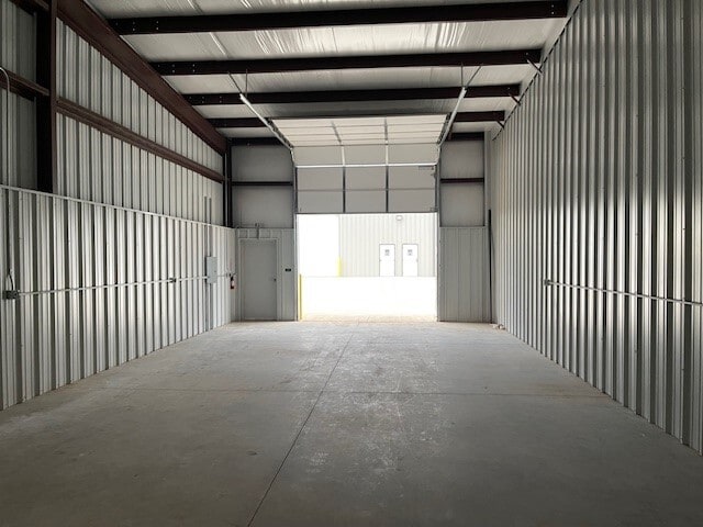 More Photos Of 217 NW 96th St, Oklahoma City Warehouse For Lease