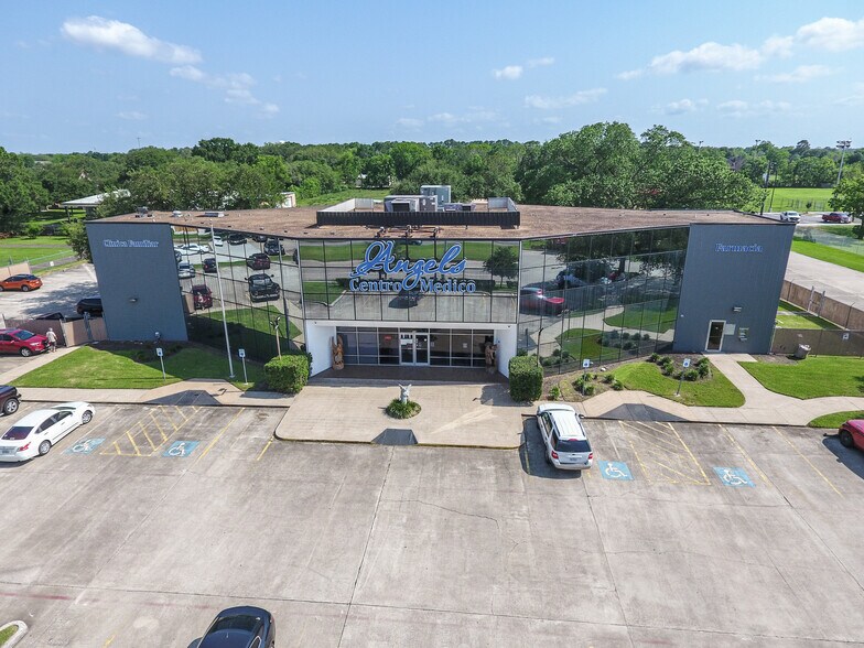 Primary Photo Of 722 Fairmont Pky, Pasadena Light Manufacturing For Lease